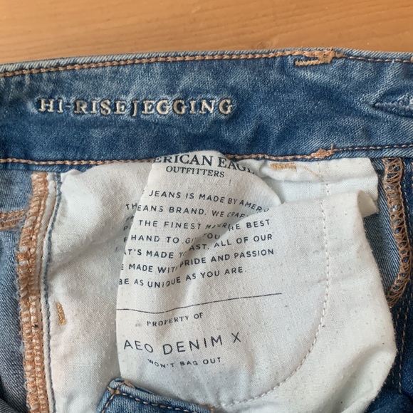 American Eagle- High Rise- Distressed Jeans - Picture 4 of 6